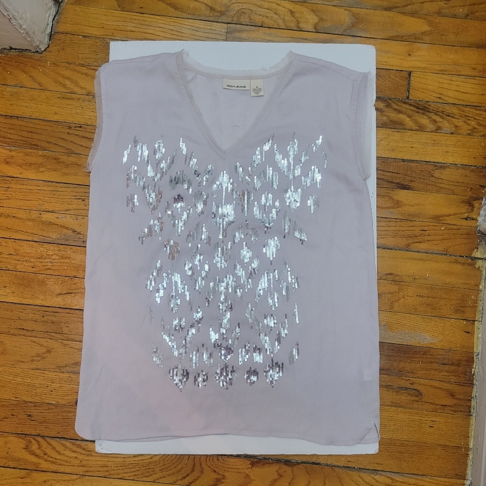 DKNY Sleeveless Top w. Raw Edge Detail & abstract silver sequins. Lagenlook Boho